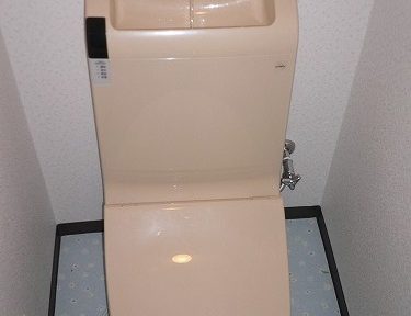 トイレのリフォーム（便器交換・クロスの張り替え）